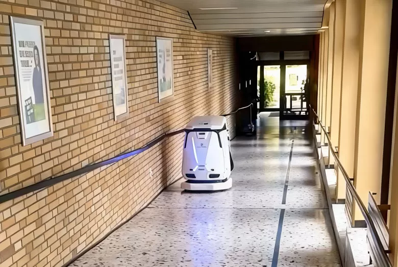 Automatiser le soin du sol avec le Skywalker 50 à l'hôpital St. Marien