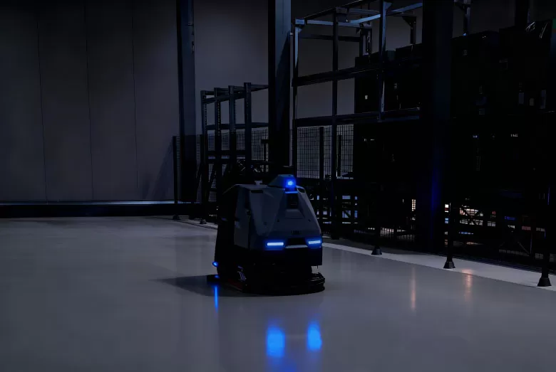 Nettoyage sans pilote par Titan 810 pendant la nuit